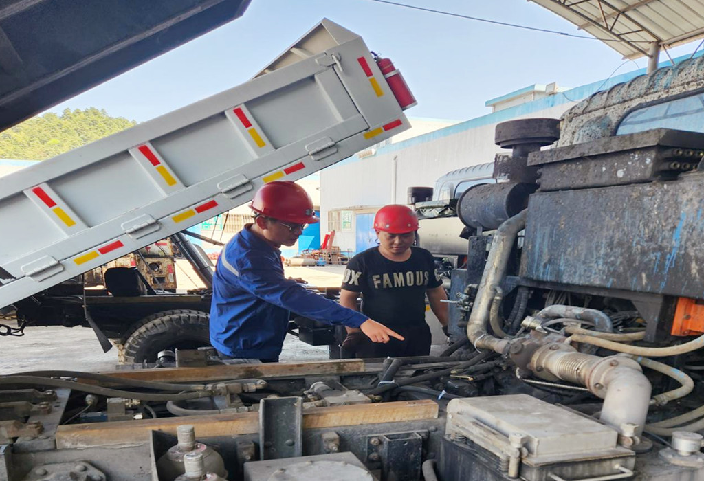 現(xiàn)場研究車輛液壓.jpg