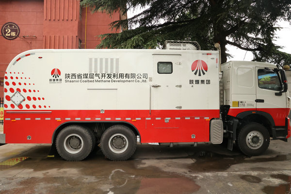 陜煤層氣澄合分公司首臺石油測井車投入使用.JPG