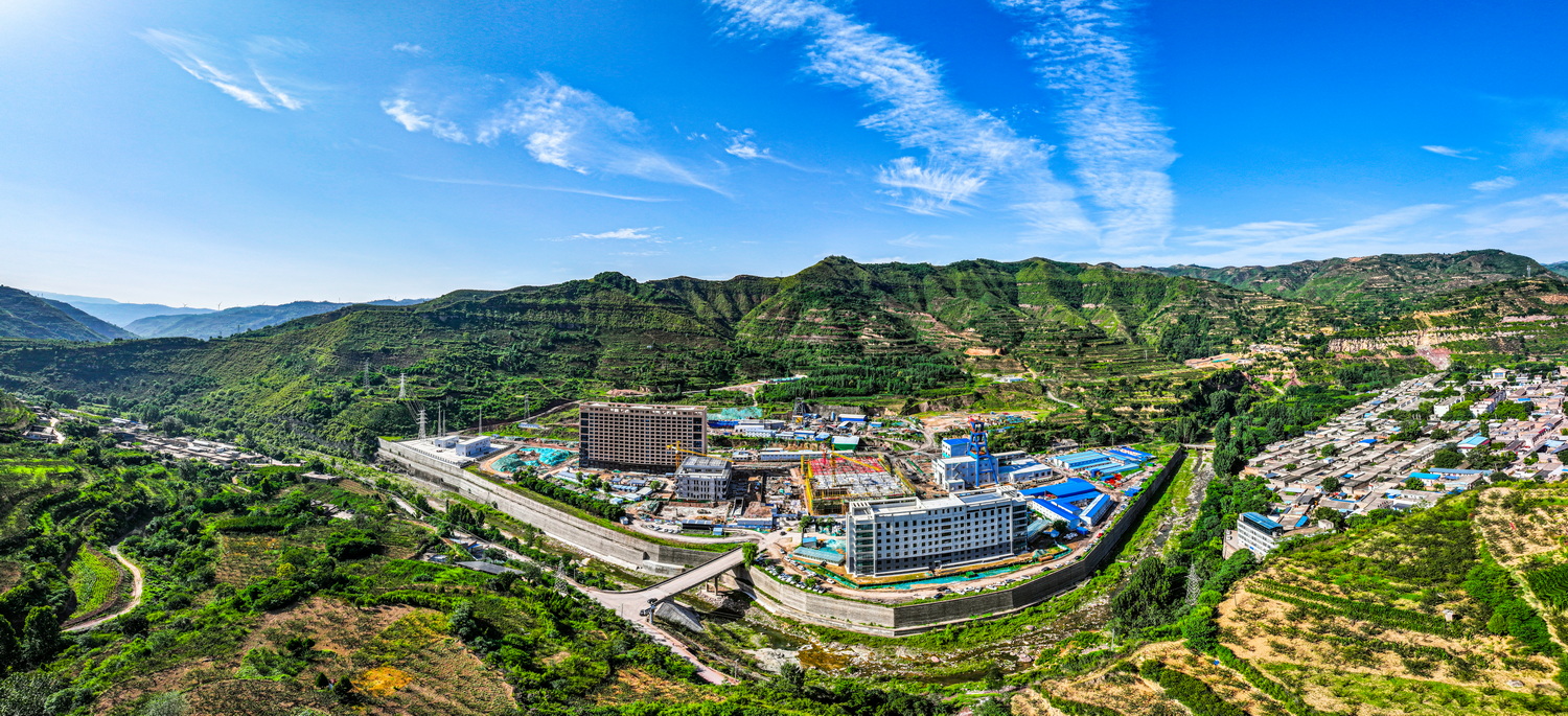 1王峰煤礦建設(shè)大景.jpg